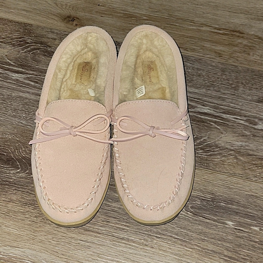 Slippers - Picture 1 of 4
